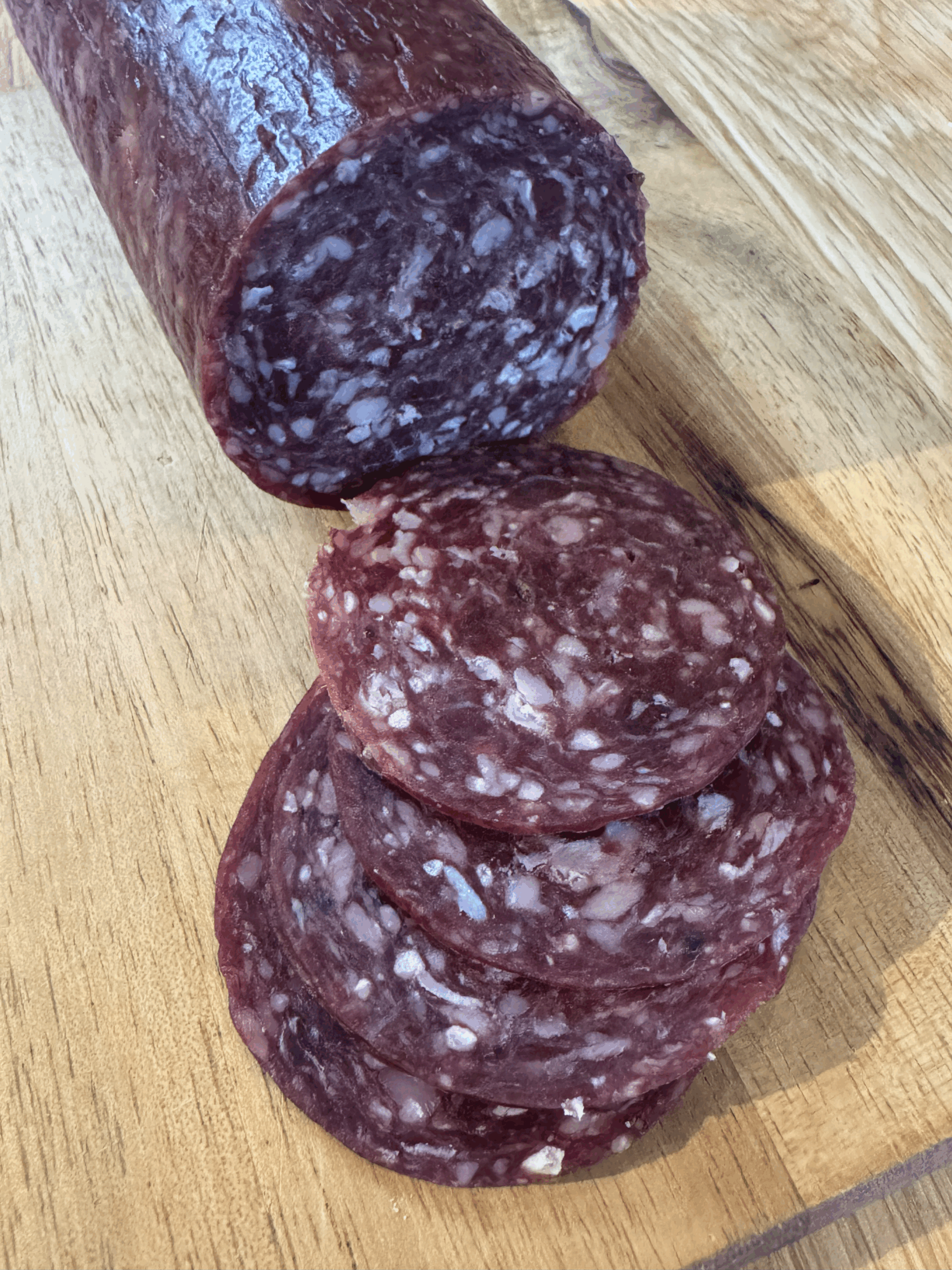 Spekepølse av hjort, marmorert med storfe